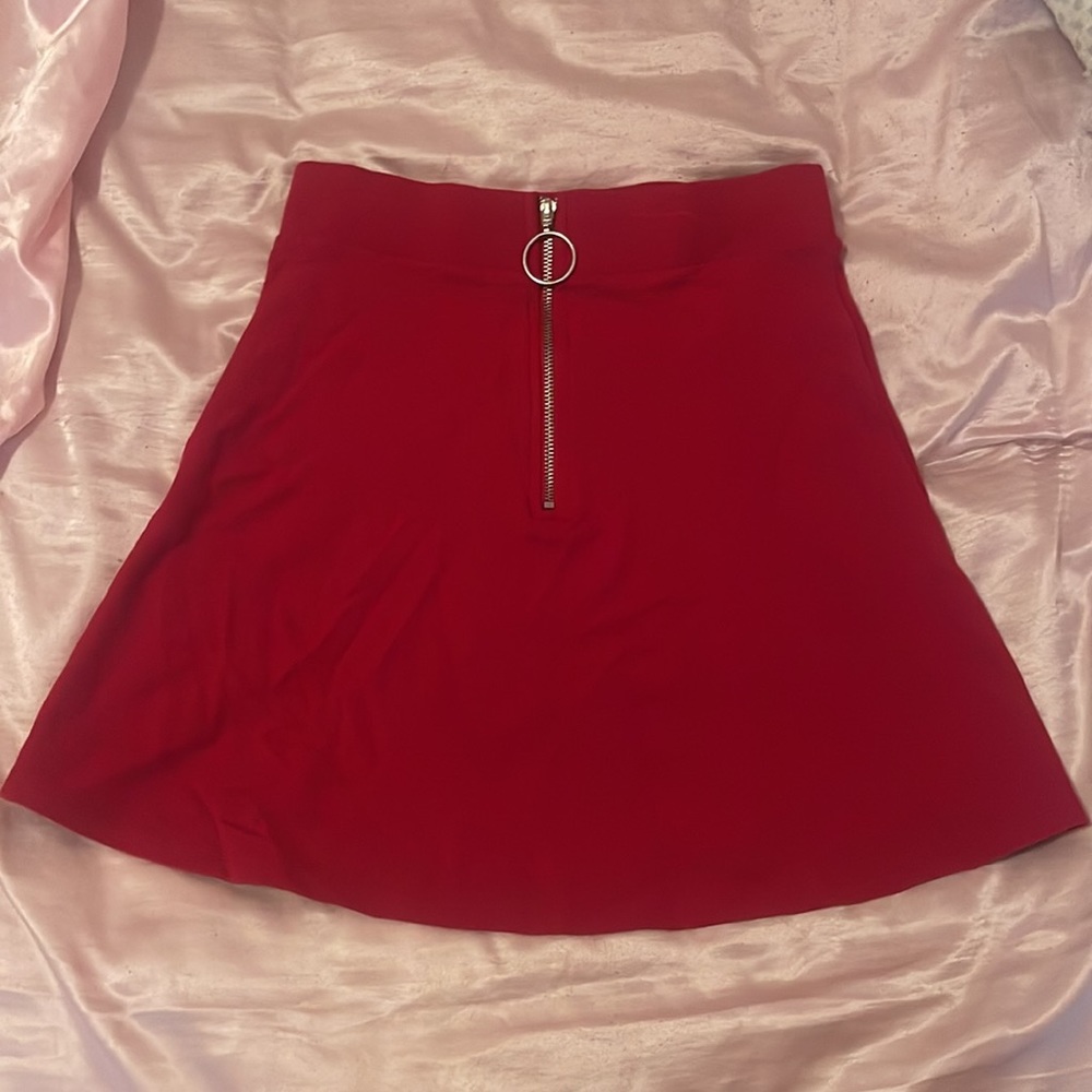 Selling this Forever 21 skirt that doesn’t fit me anymore sadly